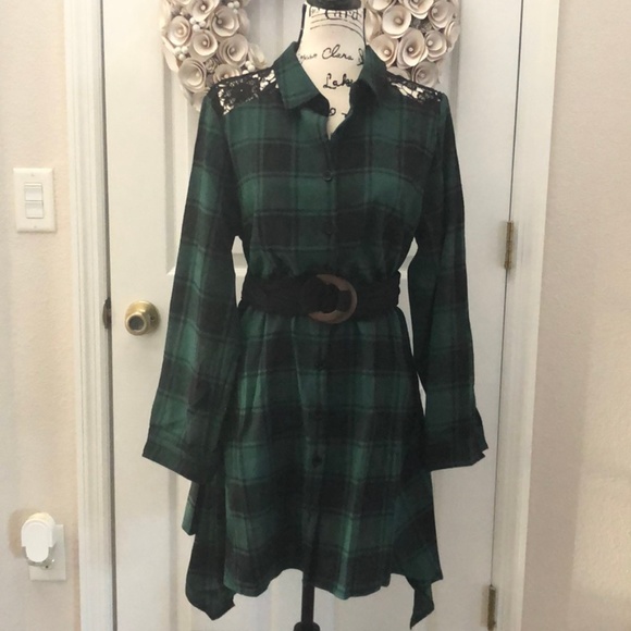 Dresses & Skirts - Lace panel green plaid handkerchief hem dress
